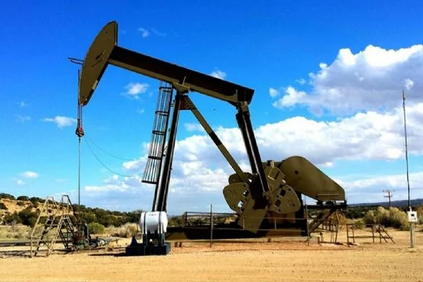 İran'da hedef günlük 4 milyon varil petrol üretimi