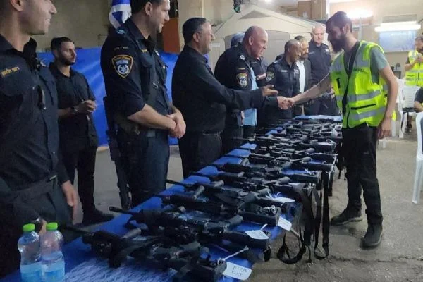 İsrailli aşırı sağcı Bakan, işgalci yerleşimcilere ABD silahı dağıtımına hız verdi