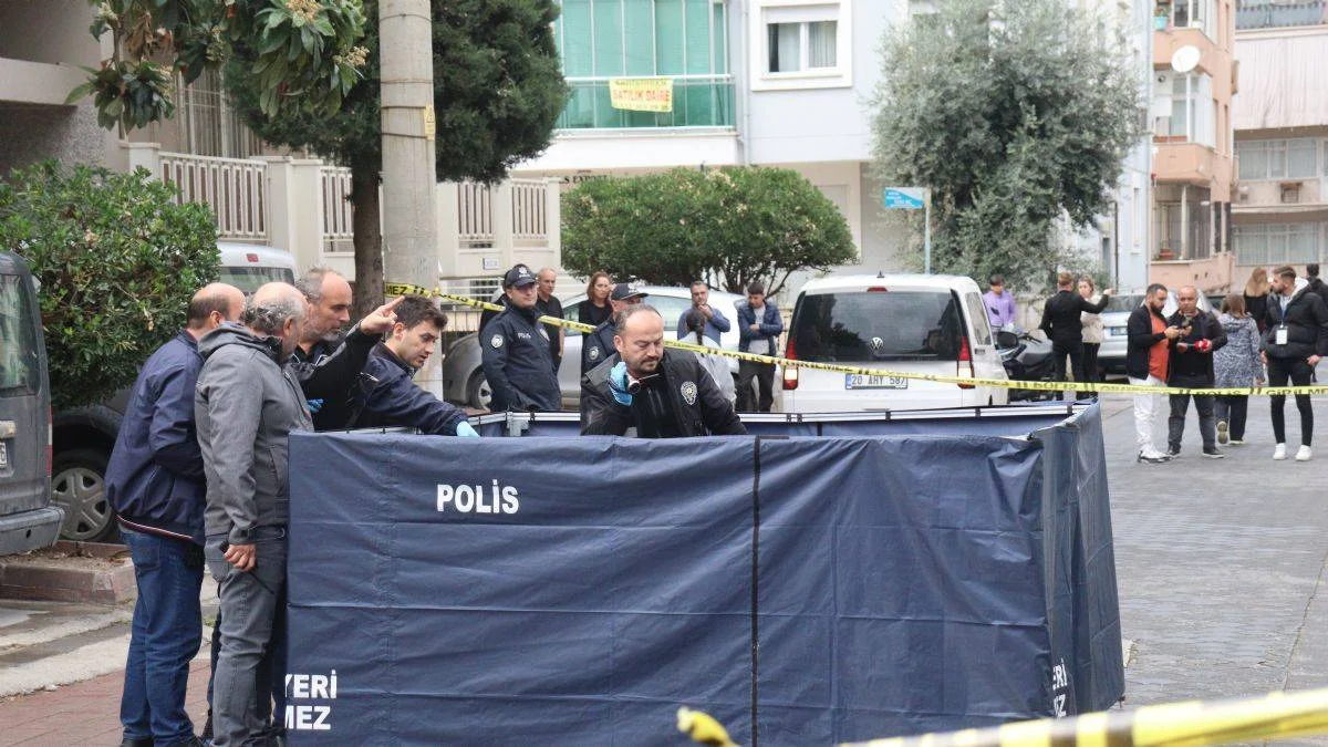 Karısını ve arkadaşını tüfekle öldürüp intihar etti