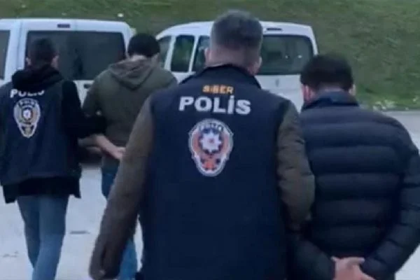 Kendilerini polis olarak tanıtıp, 2 milyon liralık vurgun yaptılar: 2 zanlı yakalandı