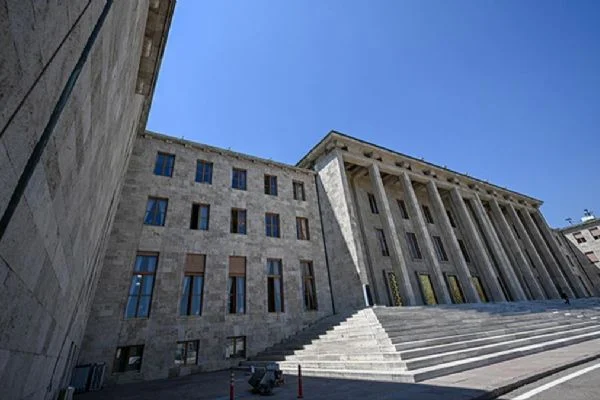 Kura çekimiyle belirlenecek! TBMM'ye 250 personel alınıyor
