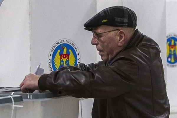 Moldova'da halk sandığa gidiyor