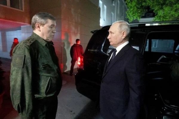 Putin Ukrayna sınırına yakın karargahı ziyaret etti