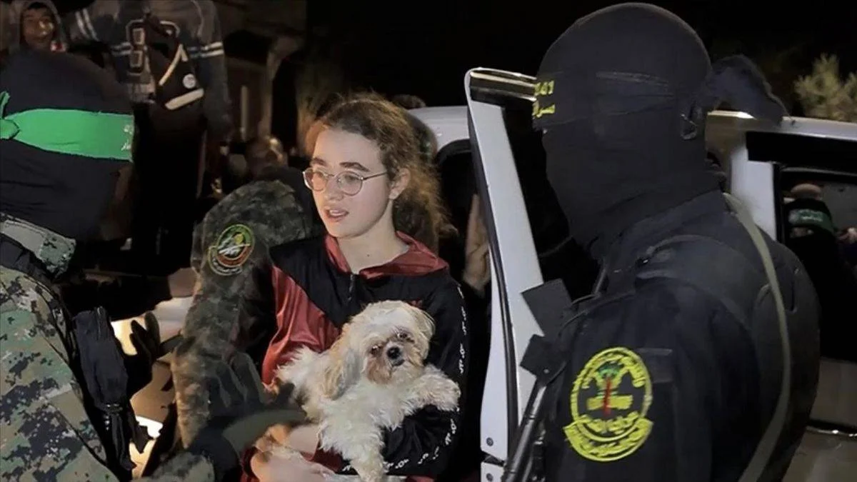 Serbest bırakılan köpekli İsrailli esir dikkat çekti