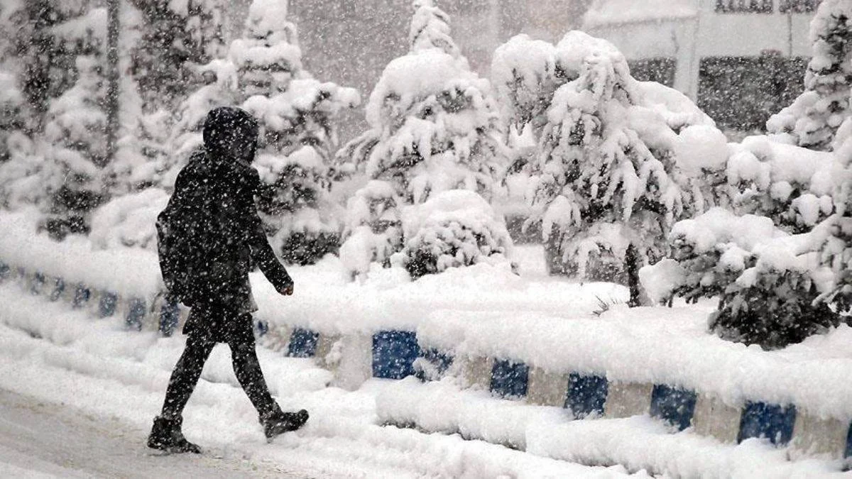 Yarın okul var mı, tatil mi edildi? Hangi illerde okullar tatil?