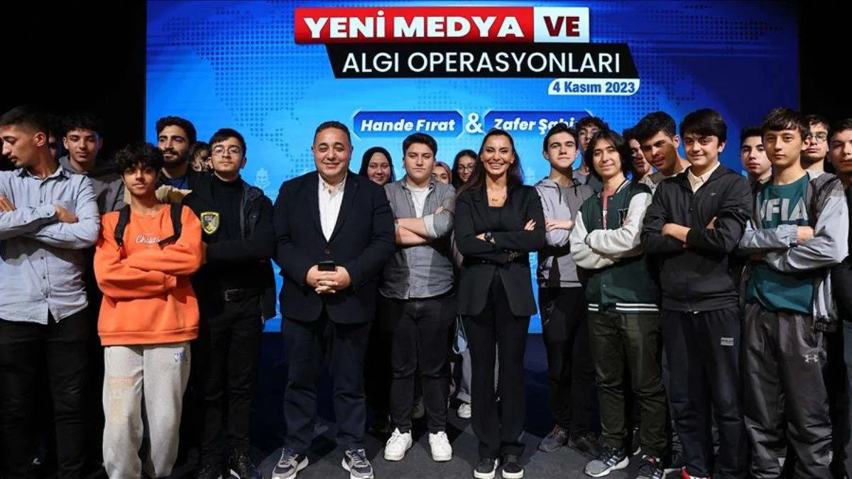 Yeni Medya Söyleşileri Hande Fırat ve Zafer Şahin'le başladı