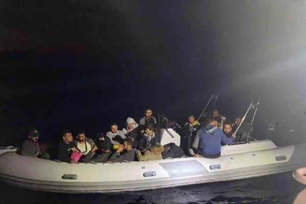 Yunanistan'ın ölüme terk ettiğini 20 göçmen daha kurtarıldı