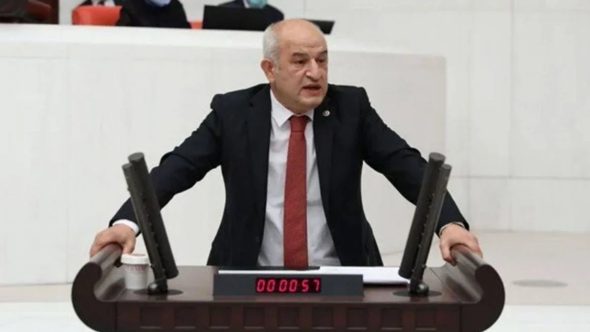 CHP'li Kasap, Saadet Partisi'ne geçti