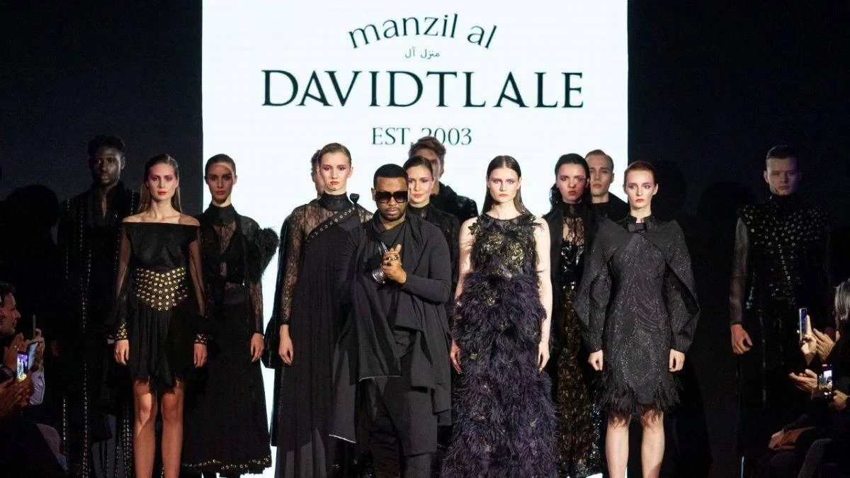 David Tlale BRICS+ Fashion Summit'te etkileyici tasarımlarıyla dikkat çekti