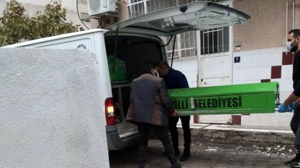 Elleri arkadan bağlı asılı cesedi bulundu