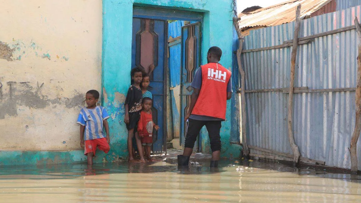 İHH: Selden etkilenen Somali'ye yardım ulaştırıldı