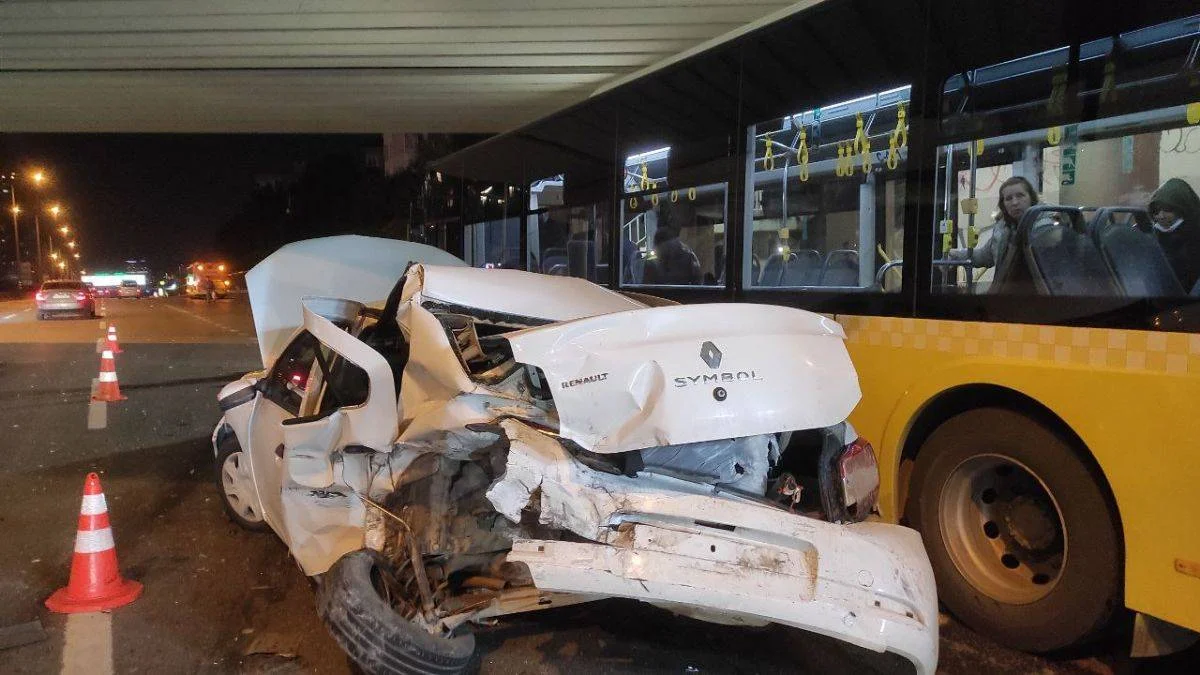 İstanbul'da İETT'nin de karıştığı zincirleme kaza