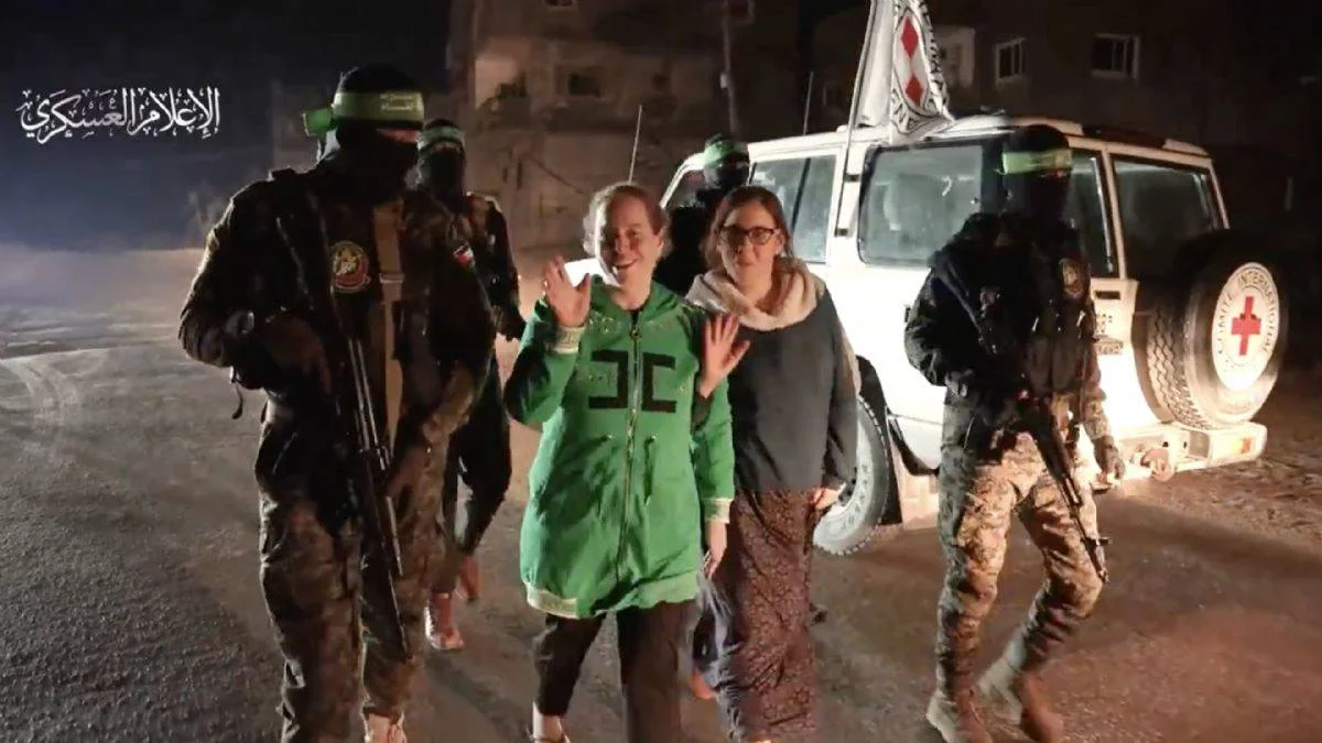 Kassam'ın teslim ettiği kadın esirlerin rahatlığı