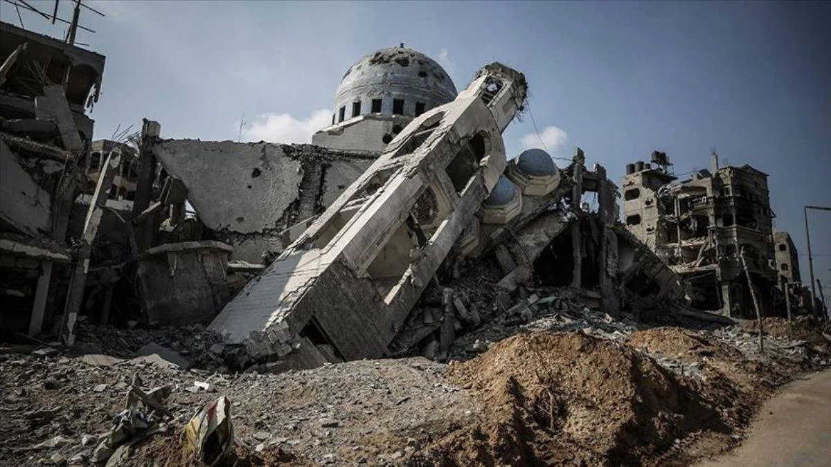 Katil İsrail Gazze'nin en eski camisini yıktı! Hamas'tan sert tepki: Medeniyet düşmanları!