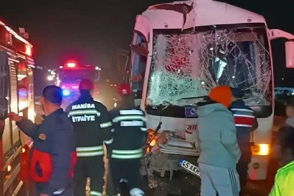 Manisa'da kaza: 12 kişi yaralandı