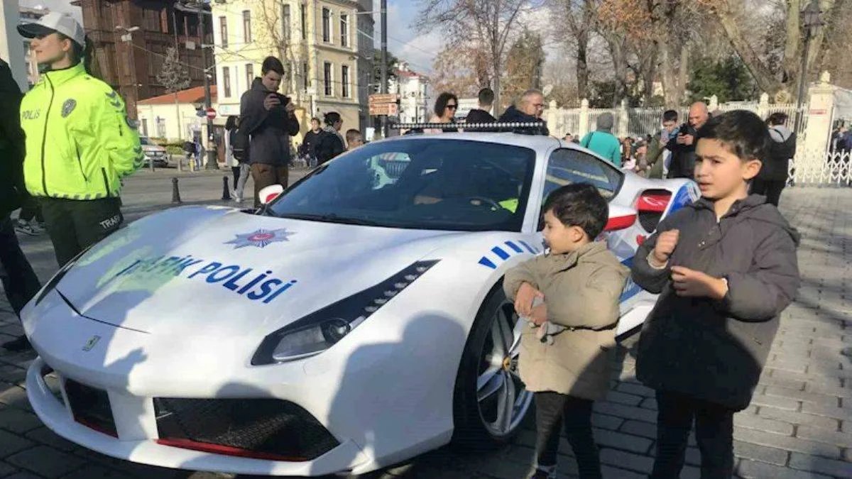 'O Ferrariler çok yakmaz mı Sayın Bakan?'