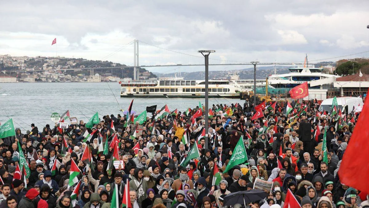 On binler, Üsküdar'da Filistin'e destek için yürüdü
