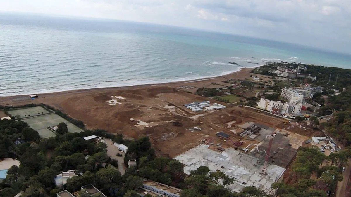 Otel inşaatında arazi yağması