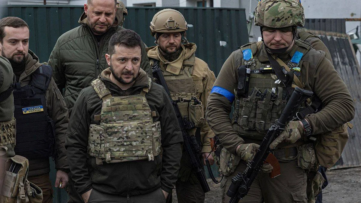 Ukrayna'da kriz; Zelenski'nin koltuğu sallanıyor