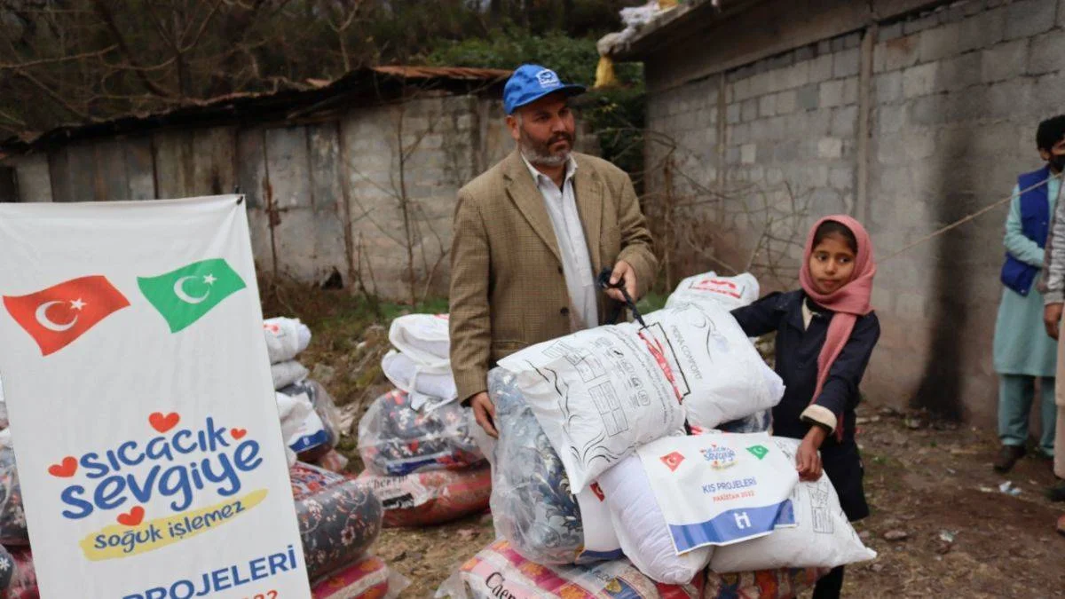 Yetim Vakfı'ndan yetim çocuklar için kış projesi: "Sıcacık Sevgiye Soğuk İşlemez"