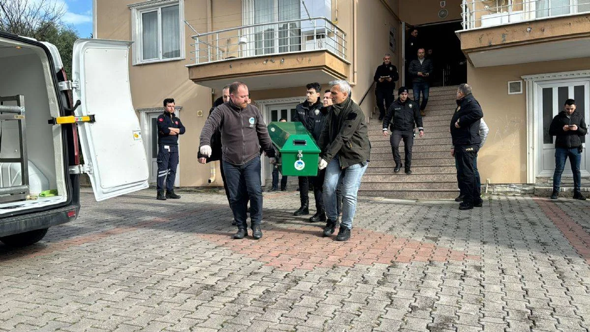 Ailesini öldüren polis intihar etti