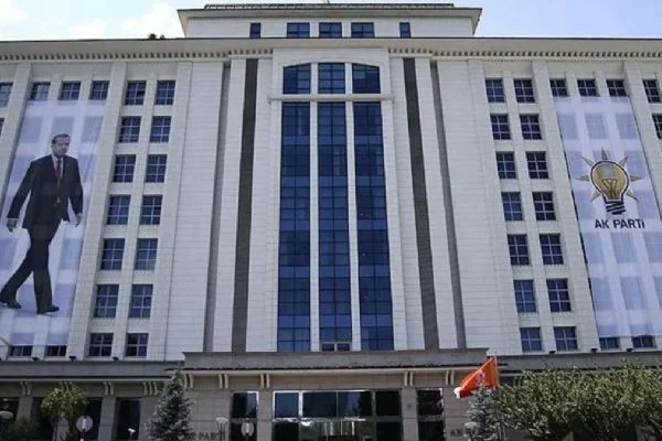 AK Parti'nin 3 büyükşehir adayı belli oldu
