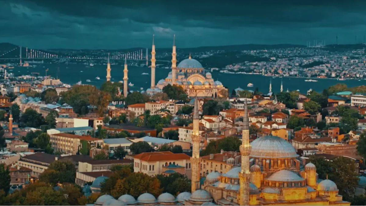 AK Parti'nin ''Sevdamızsın İstanbul'' şarkısı büyük beğeni topladı