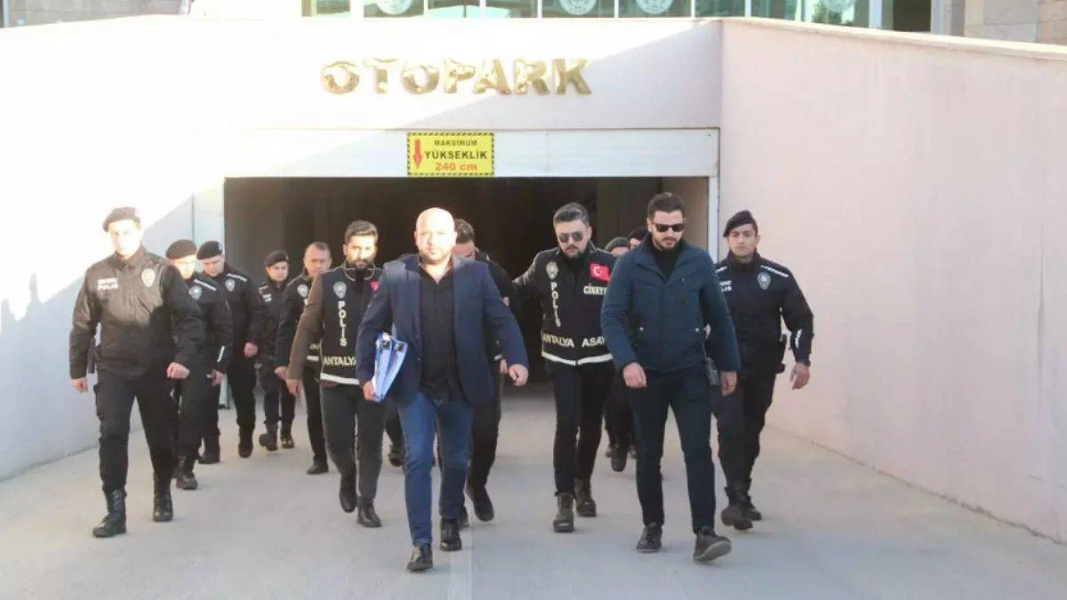 Antalya'da motokurye cinayeti.