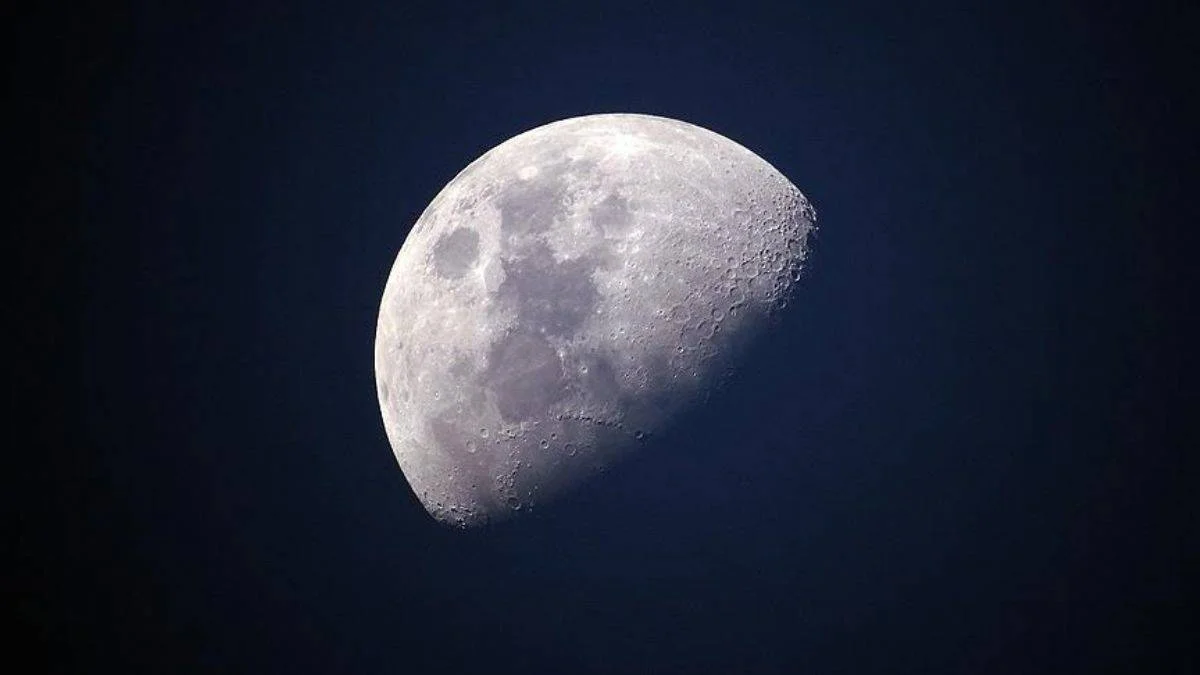 Ay küçülüyor astronotlar için tehlike büyüyor