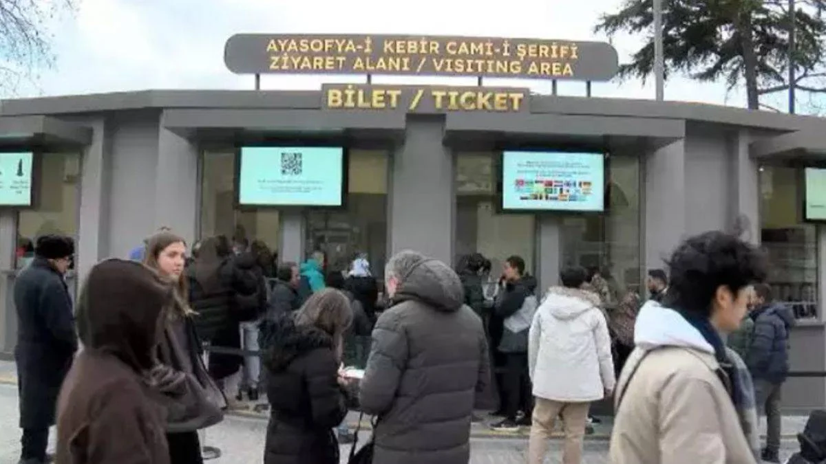 Ayasofya'da yeni dönem; giriş 25 Euro oldu