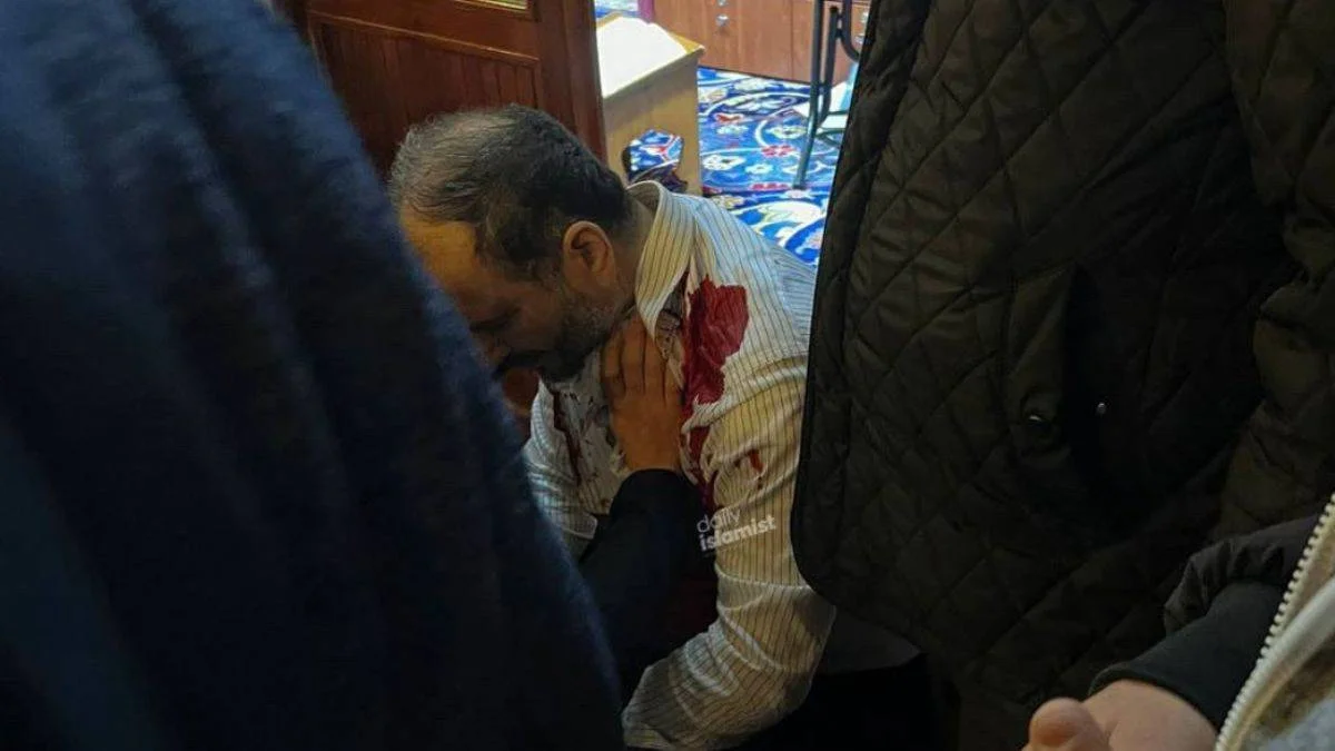 Fatih Camii'nde bıçaklı saldırı! İmam ve bir kişi yaralandı