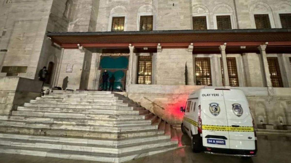 Fatih Camii'nde imama saldırı!