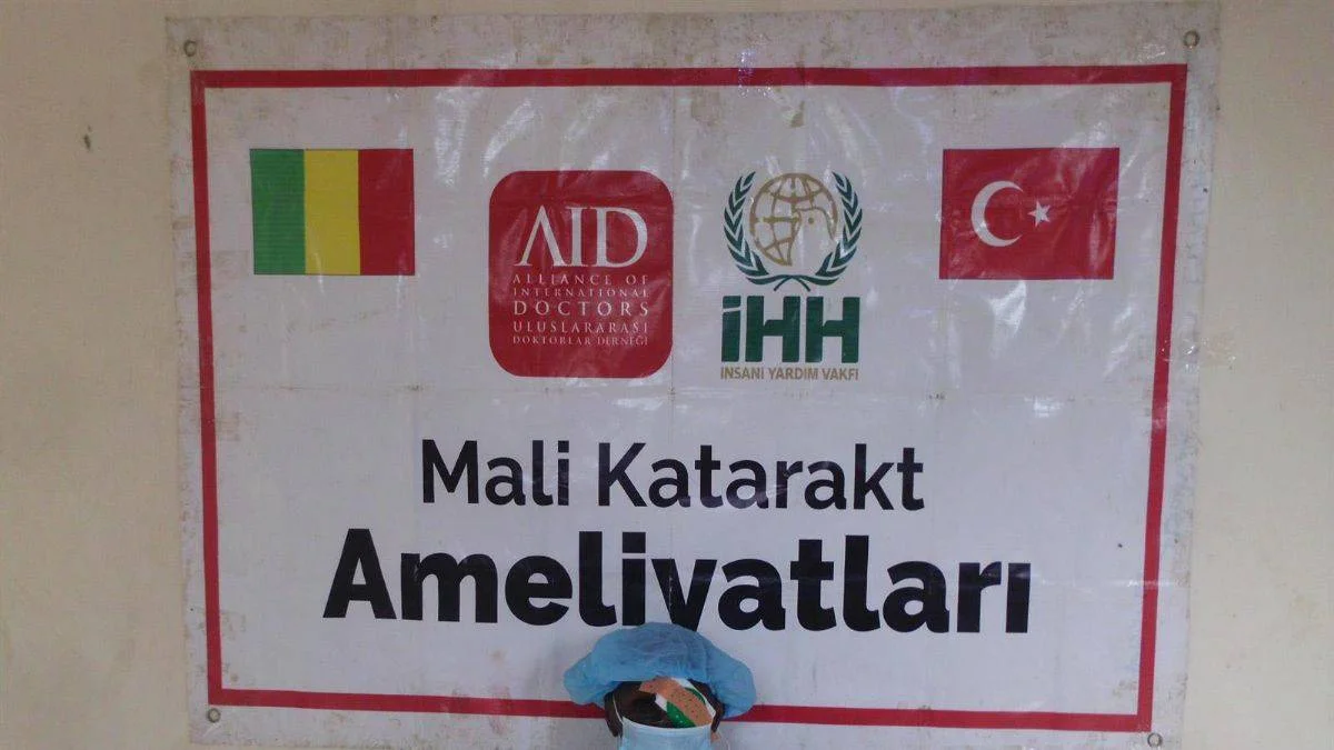 İHH'dan 5 farklı ülkede 7 bin 427 katarakt ameliyatı