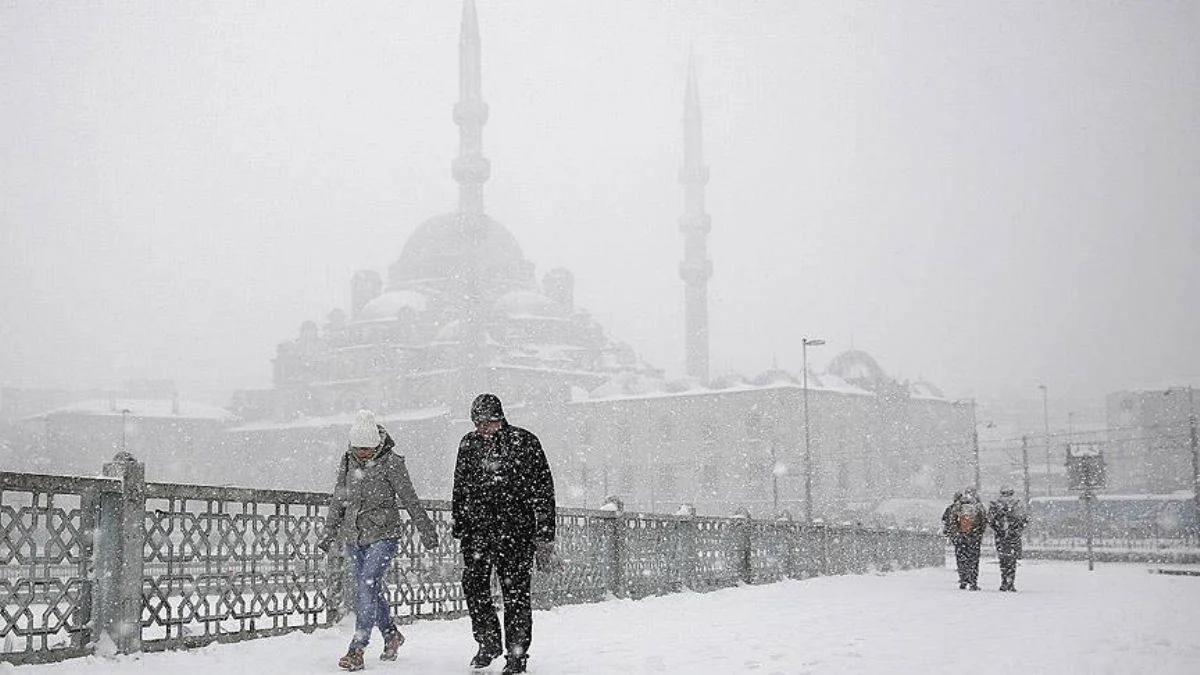 İstanbul'a kar geliyor; Meteoroloji'den açıklama...