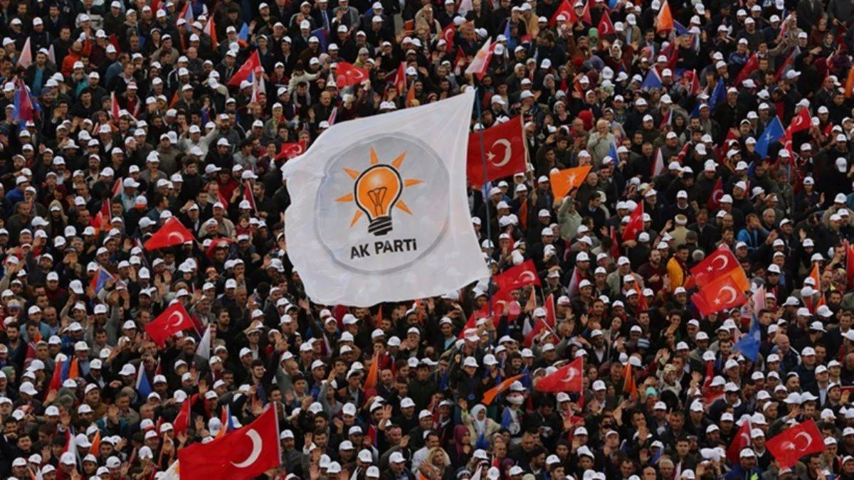 İstanbul'da Ak Parti'den hangi belediye başkanları yeniden aday gösterilmedi?
