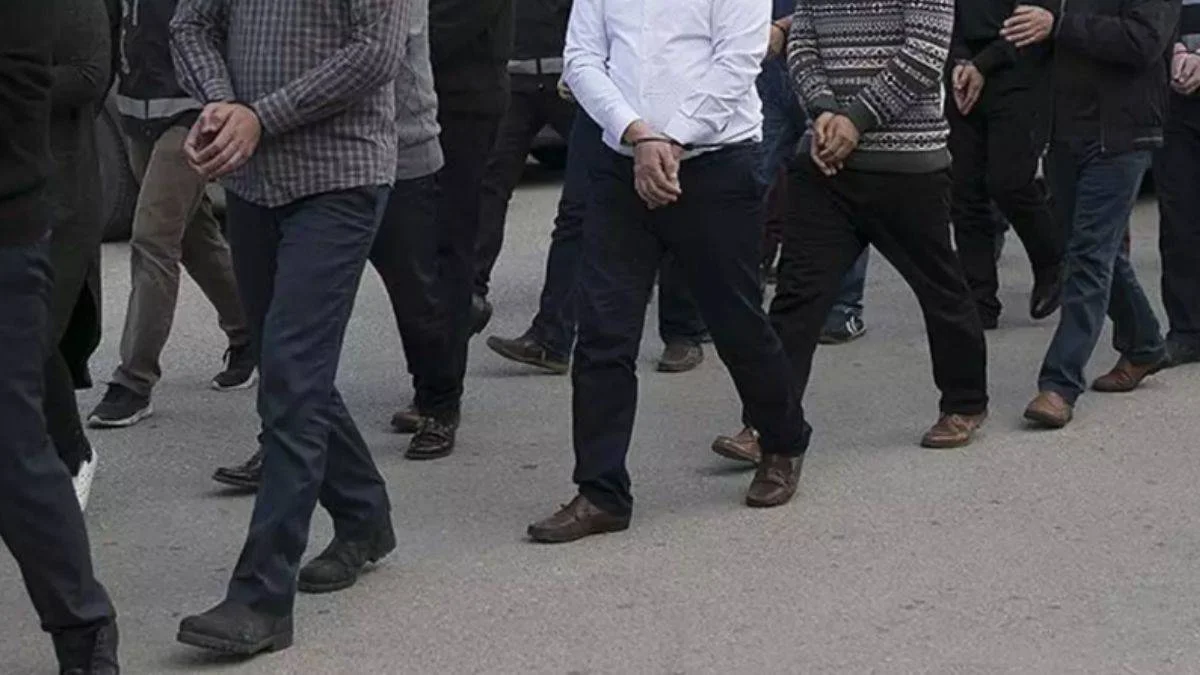 İzmir'de FETÖ operasyonu