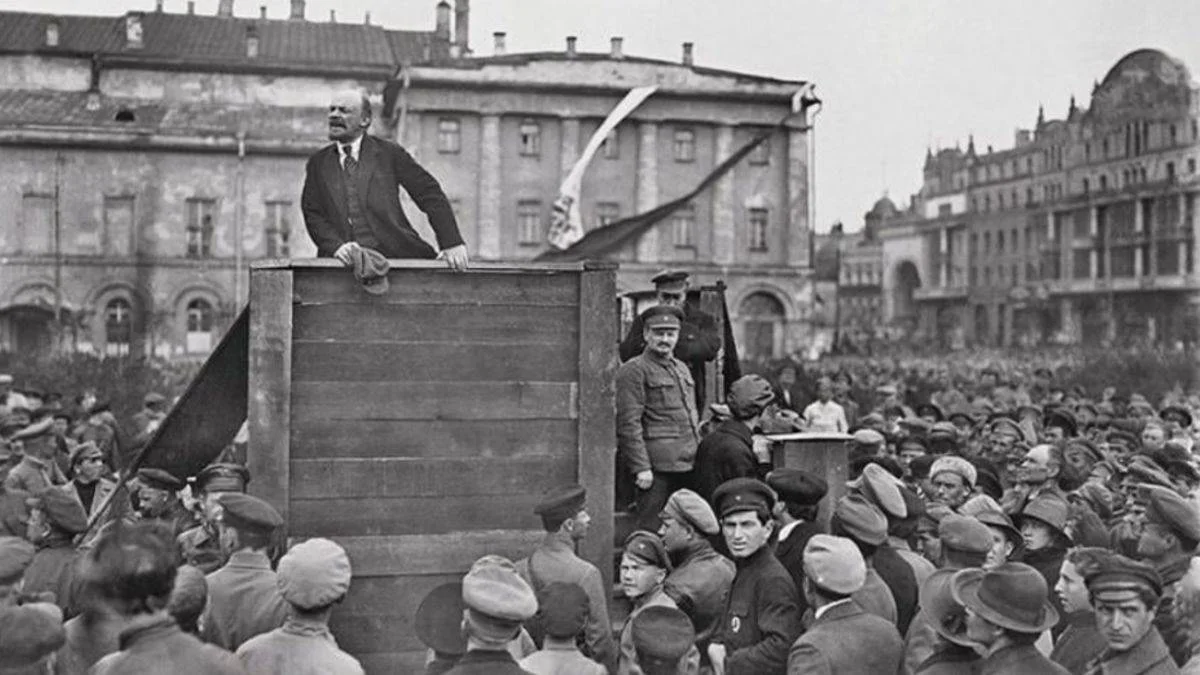 Lenin bir devrim kahramanı mıydı, katliamcı mıydı?