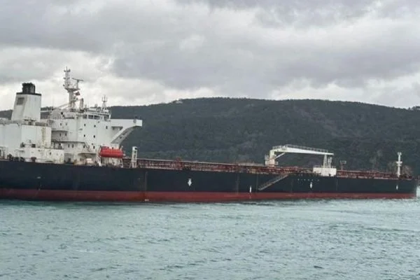 Liberya bayraklı yakıt tankeri arızalandı: İstanbul Boğazı çift yönlü trafiğe kapatıldı