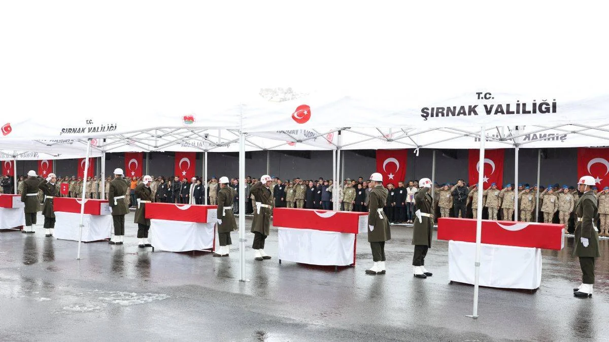 Pençe-Kilit Harekatı bölgesinde şehit olan 9 asker için Şırnak'ta tören yapıldı