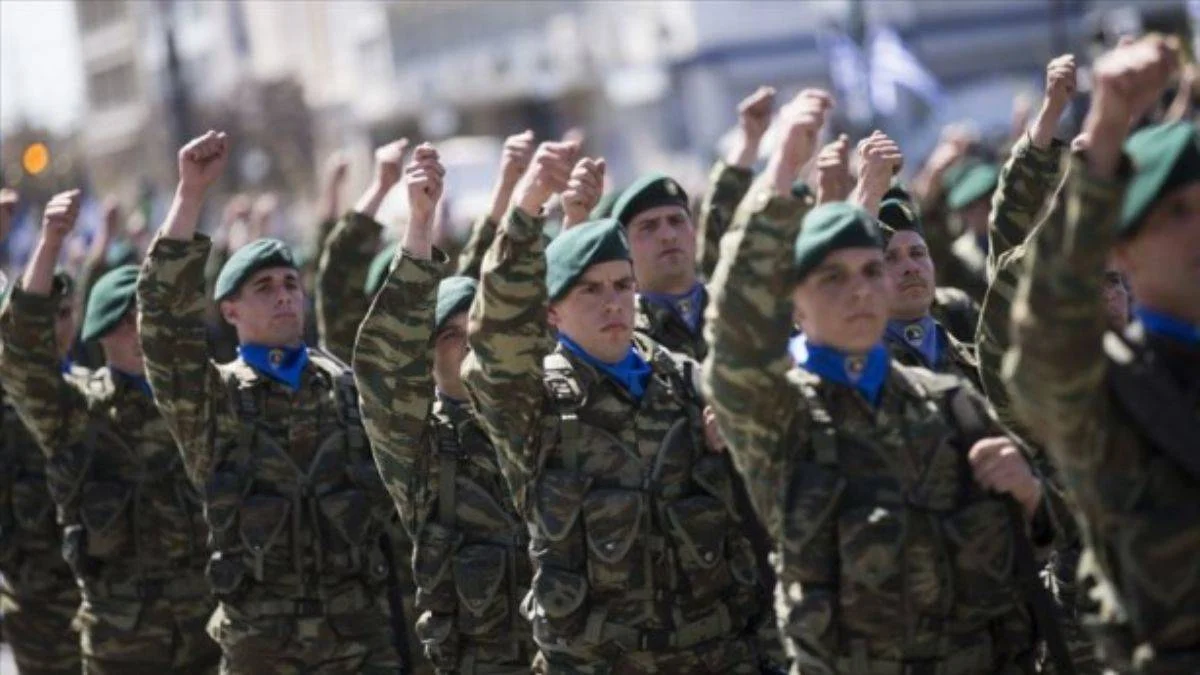 Türkiye'ye savaş açmışlardı! O ülkede ordu ayaklandı
