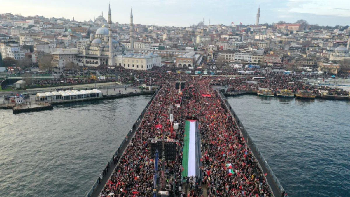 Yılbaşı sabahı İstanbul'da şehitler ve Filistin yürüyüşü