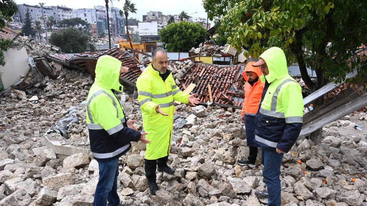 Antakya Ulu Cami'de enkaz kaldırıldı