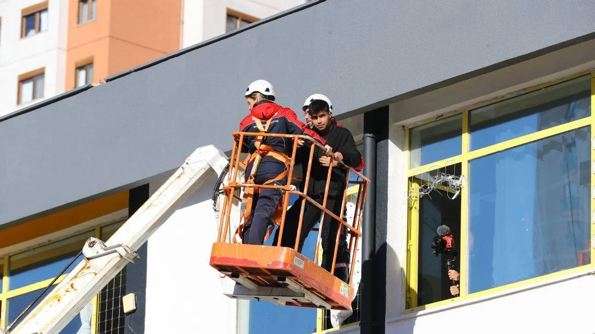 Başakşehir'de deprem tatbikatı yapıldı