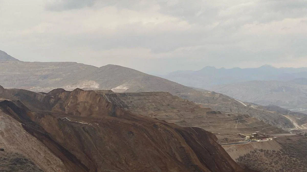 Erzincan'daki maden bölgesinde toprak kayması; 9 kişi kayıp