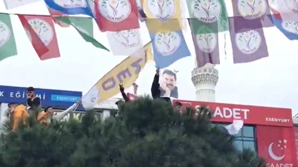 Esenyurt'ta PKK'lıların 'Apo' sloganlı gösterisi