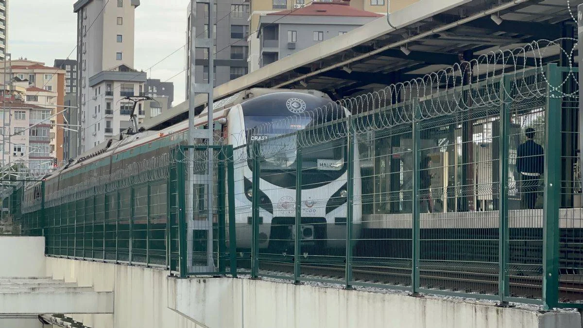 Marmaray'da raylara atlayan kişi öldü