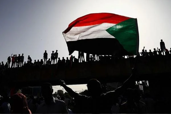 Sudan Ordu Komutan Yardımcısı Orgeneral Yasir el-Ata: Dış mihraklarca kurulmak istenen komployu halk başarısız kılacak