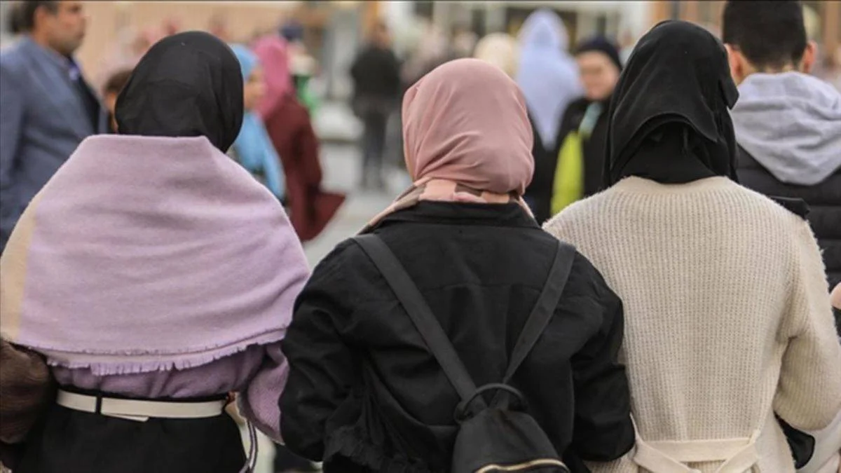 Türkiye'de başörtülü kadınlara iş yok