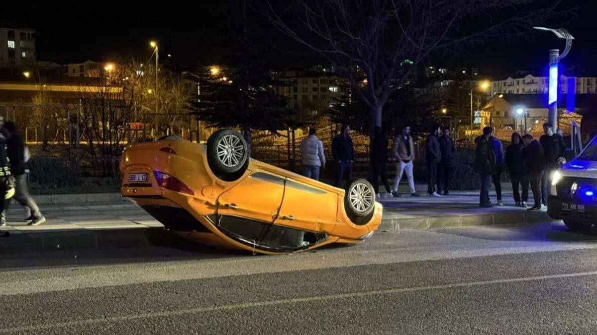 Zincirleme kaza! 4 araç birbirine girdi