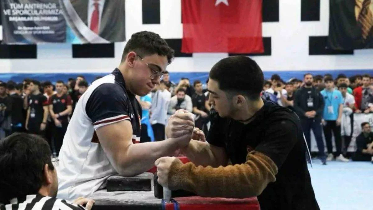 Bilek Güreşi Şampiyonası heyecanlı anlara sahne oldu